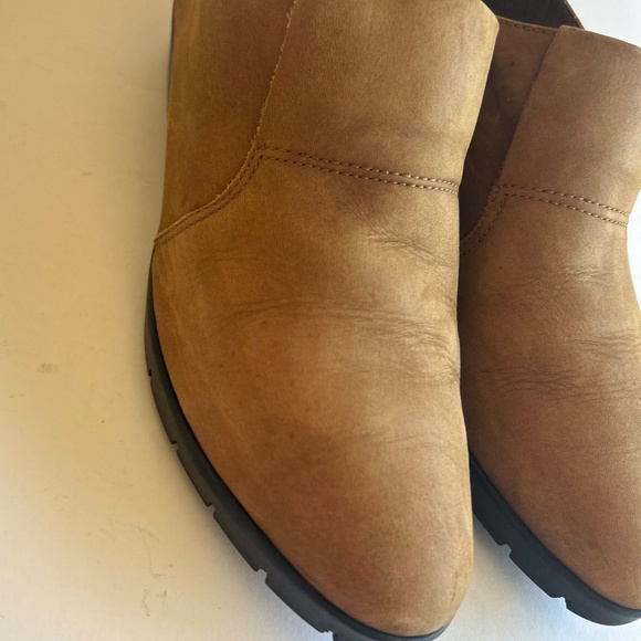 Clark’s Tan Genuine Leather Rubber Outsole Loafers size 9 - Picture 7 of 15